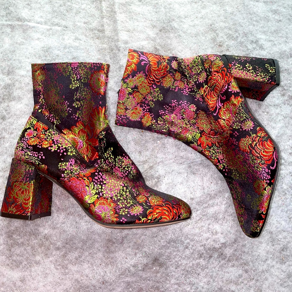 COPY - Steve Madden Floral Print Chunk Heel Boots